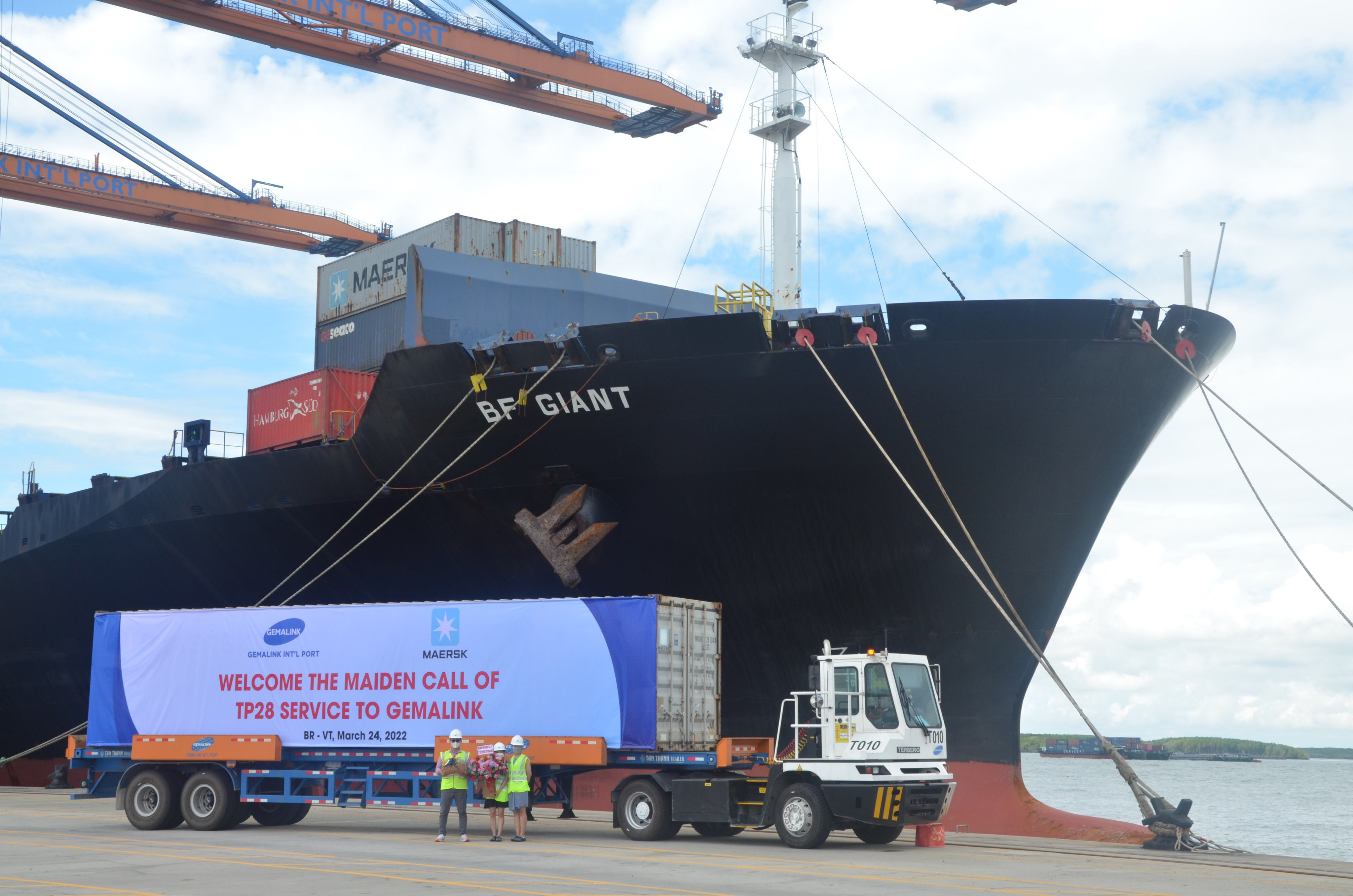 Gemalink vinh dự là cảng đầu tiên đón service TP28 của Maersk