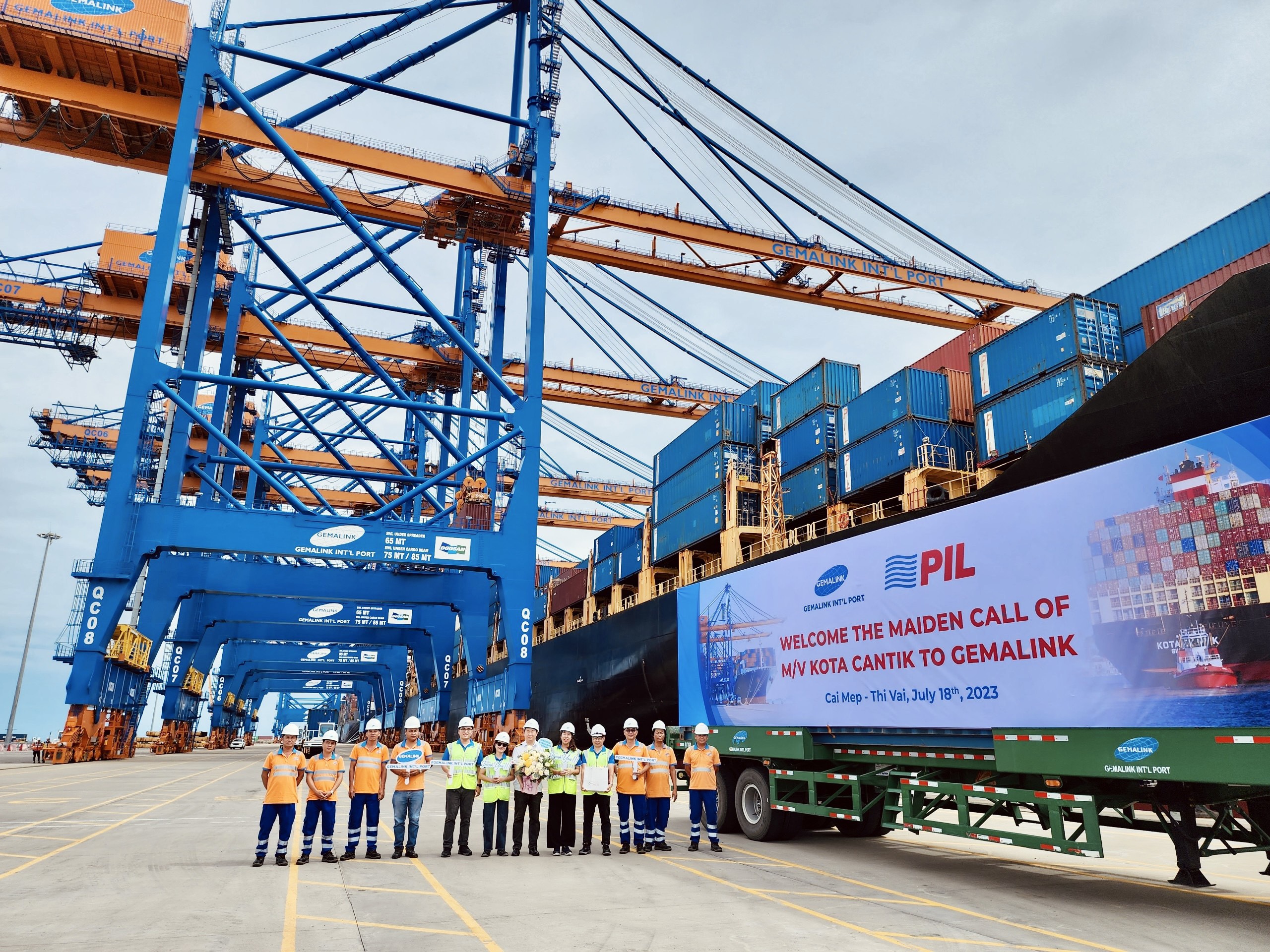 Welcome the KOTA CANTIK ship of PIL shipping line to Gemalink International Container Terminal