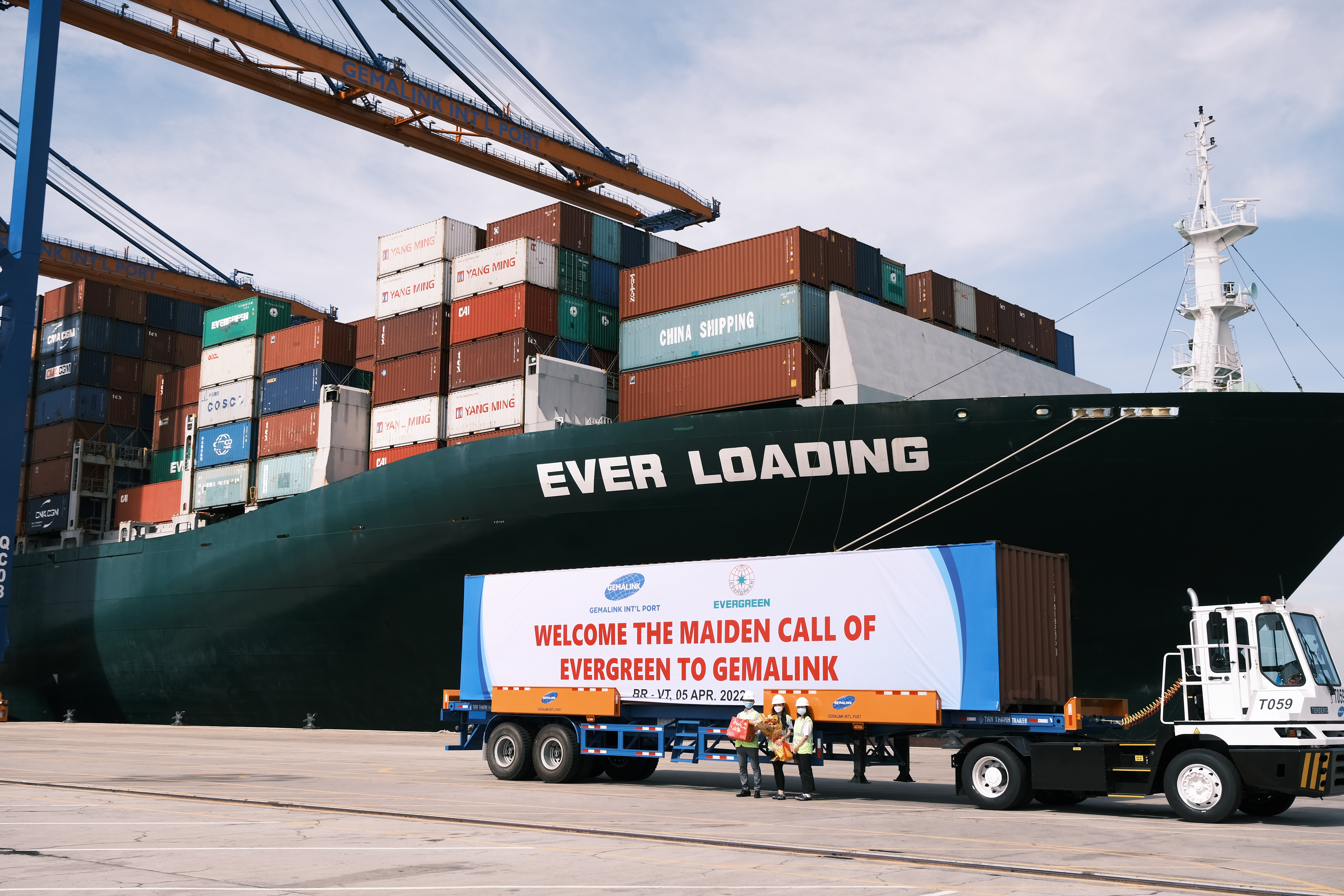 Chào đón tàu Ever Loading của hãng tàu của Evergreen cập cảng Gemalink