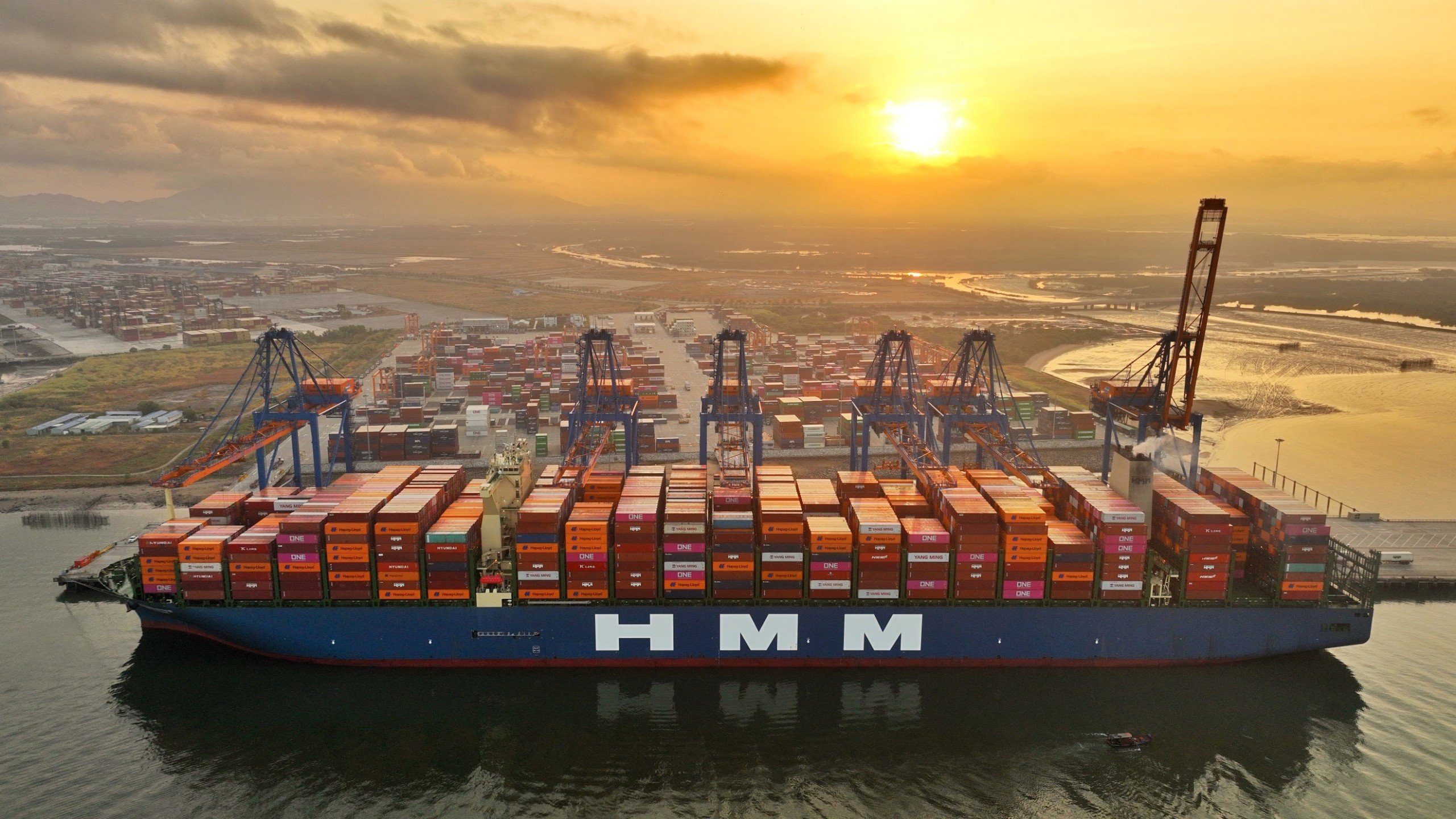 Welcome the super vessel HMM LE HAVRE from HMM shipping line to Gemalink