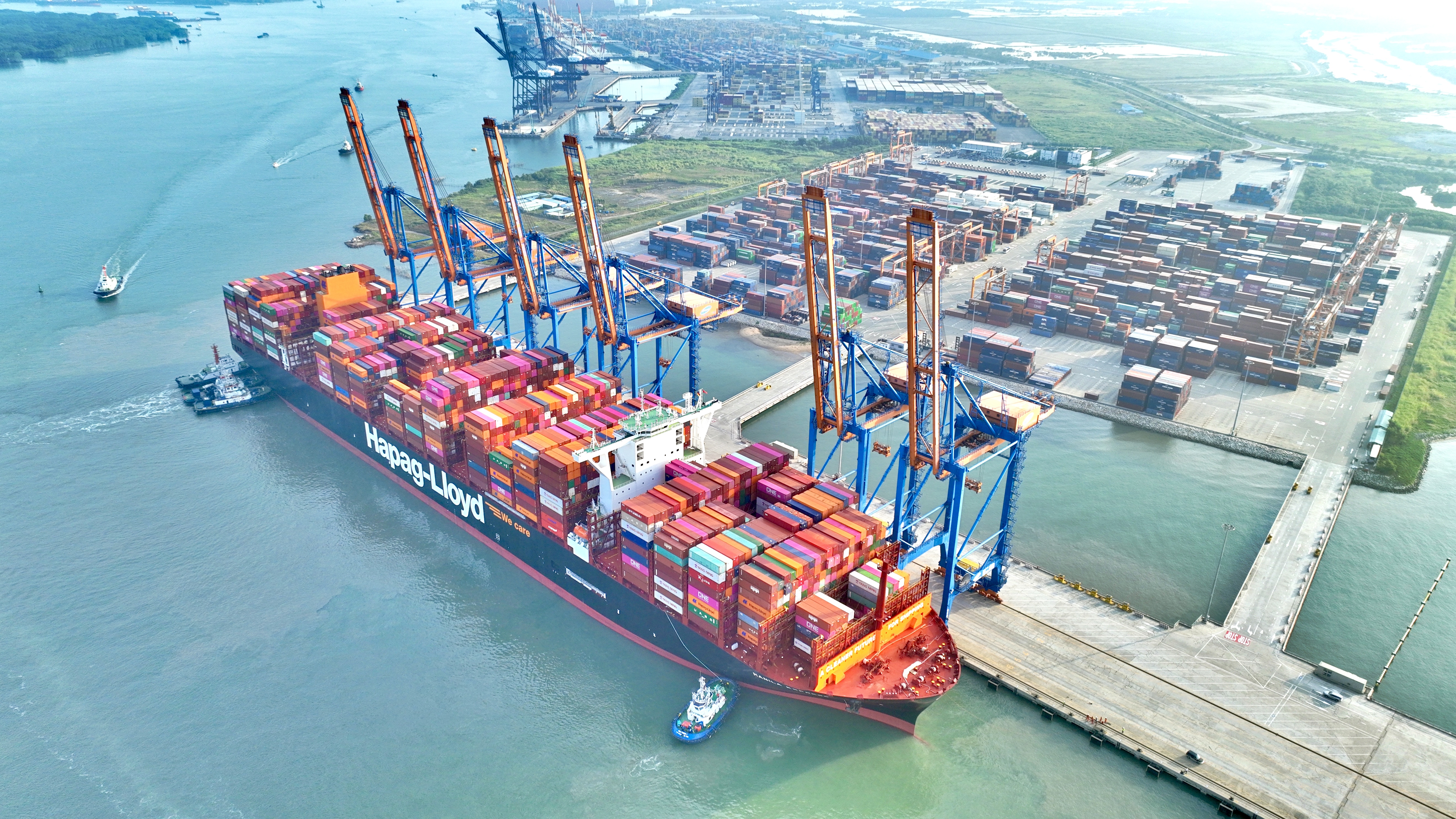 Chào đón siêu tàu MANILA EXPRESS thuộc liên minh THE Alliance cập cảng Gemalink